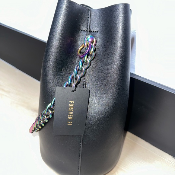 Forever 21 Black Bucket Bag, NWT - Picture 3 of 7